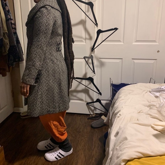 A line tweed coat with decorative collar - Picture 2 of 4